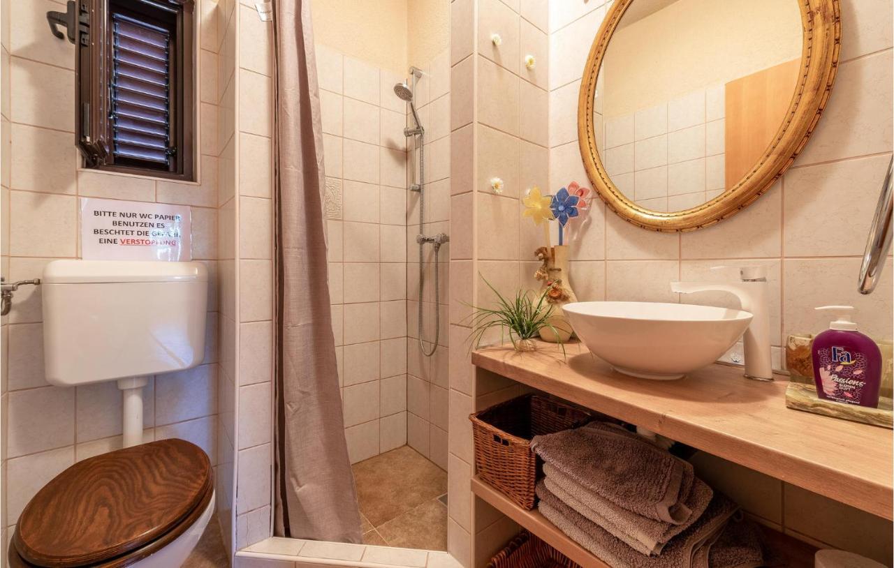 Cozy Home In Vrsi With Wifi Extérieur photo