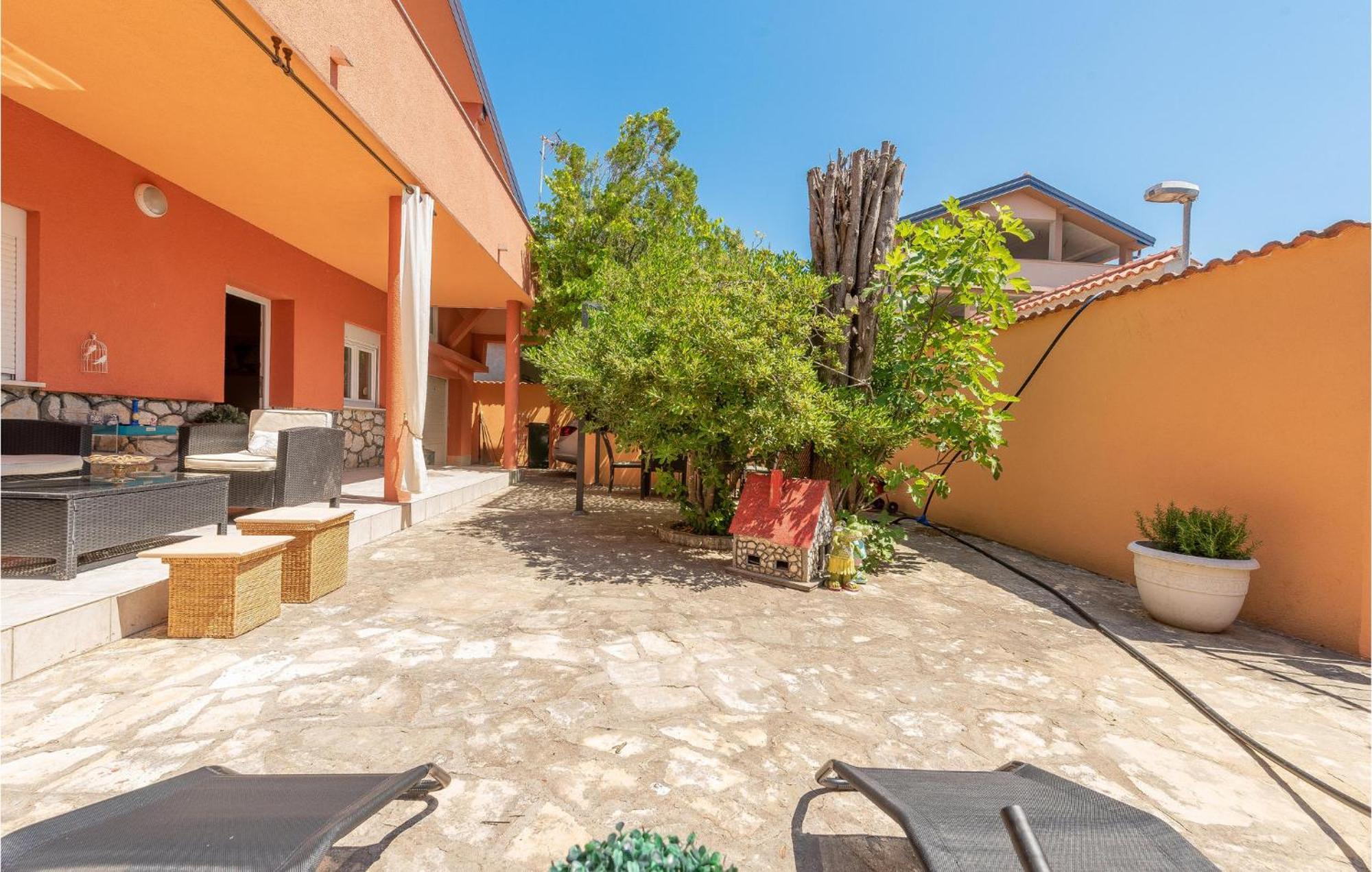 Cozy Home In Vrsi With Wifi Extérieur photo
