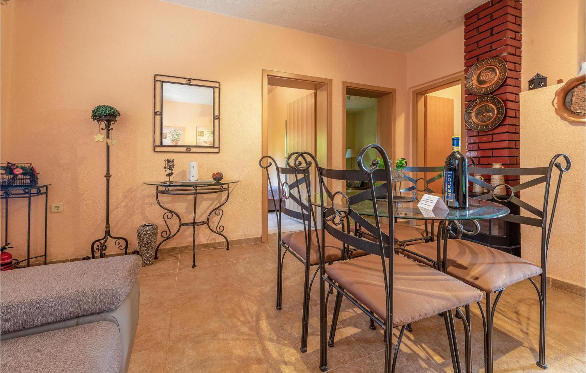 Cozy Home In Vrsi With Wifi Extérieur photo